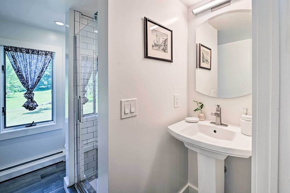 Photo of Bathroom in Canaan