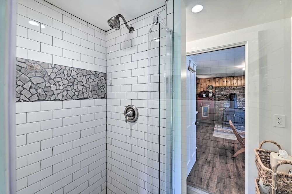 Photo of Bathroom in Canaan