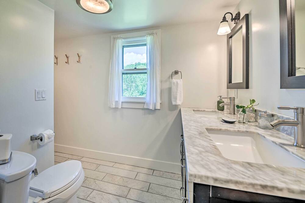 Photo of Bathroom in Canaan
