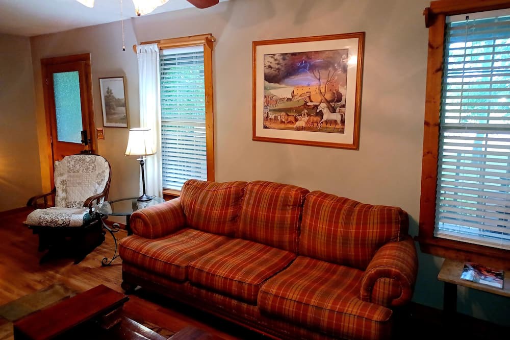 Photo of Livingroom in Felton