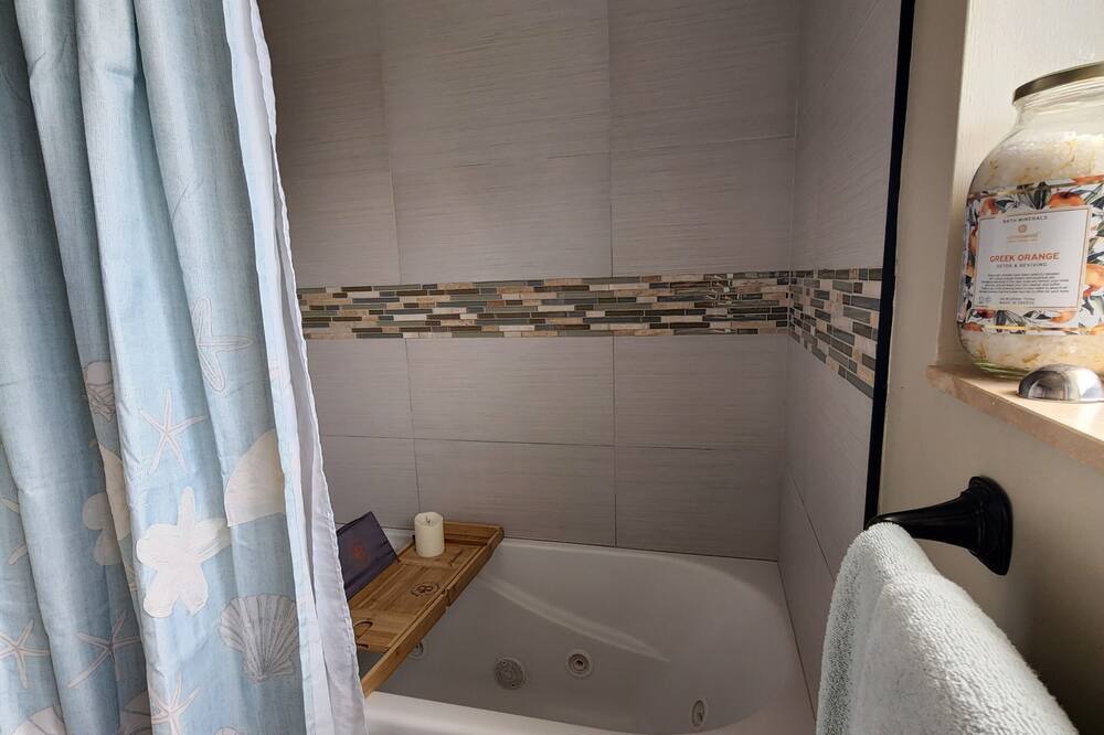 Photo of Bathroom in Cypress Point