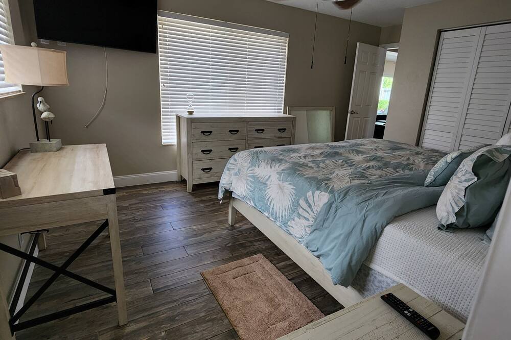 Photo of Bedroom in Cypress Point