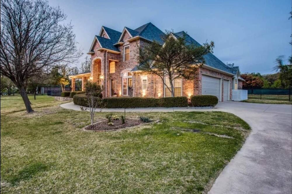 Photo of Outdoor in Burleson