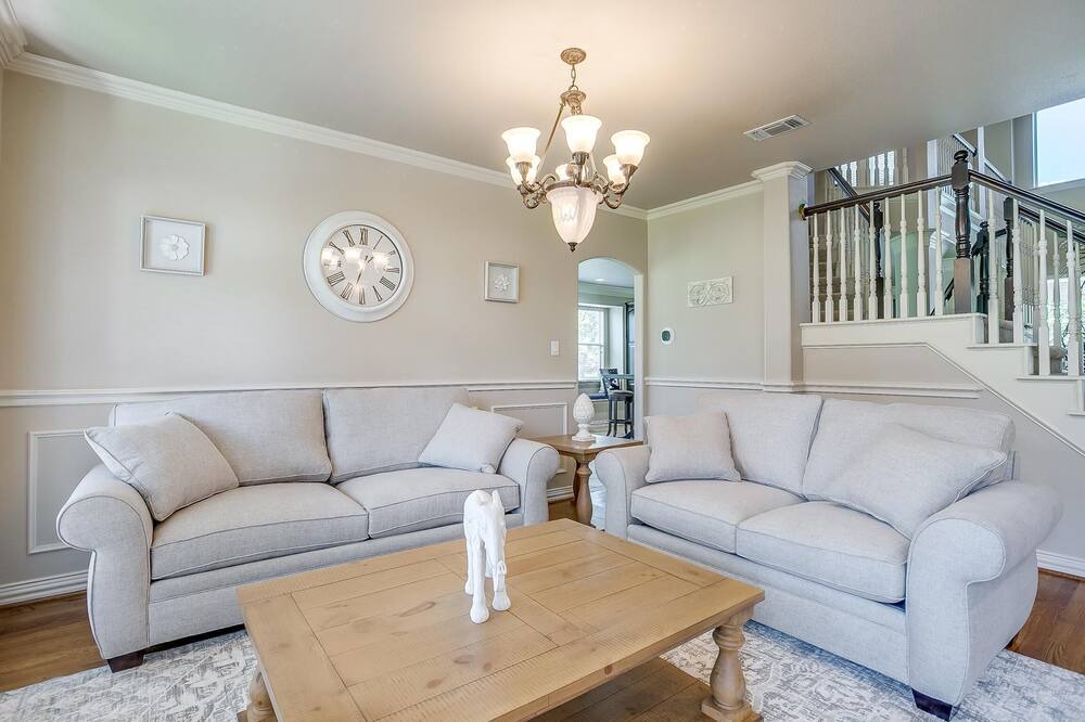 Photo of Livingroom in Burleson