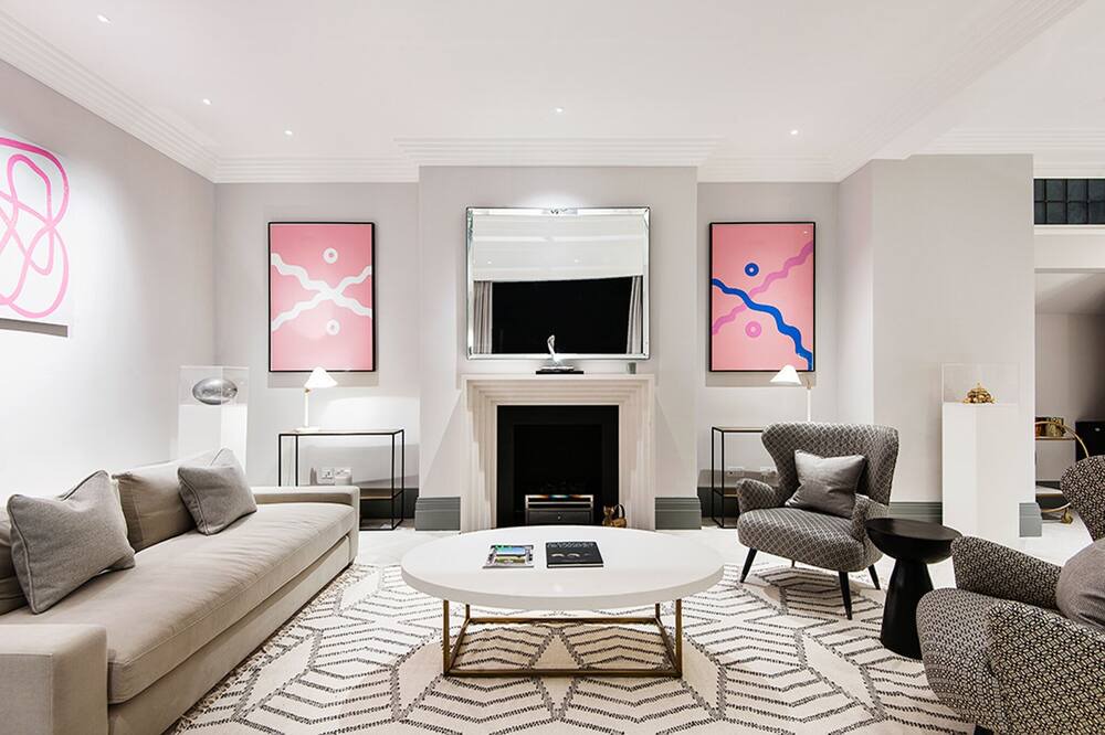 Photo of Livingroom in Courtfield