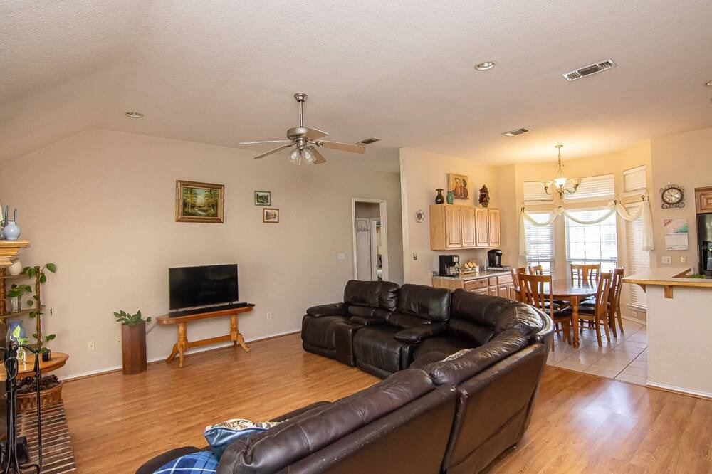 Photo of Bedroom in Springtown
