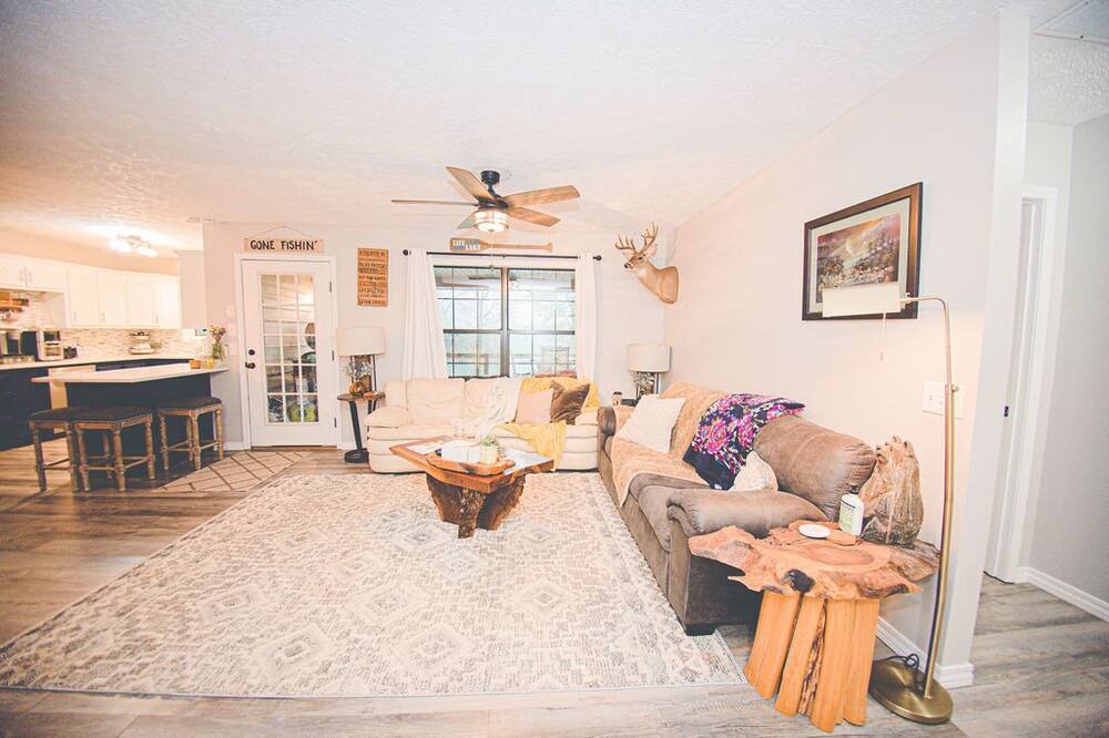 Photo of Livingroom in Branson West