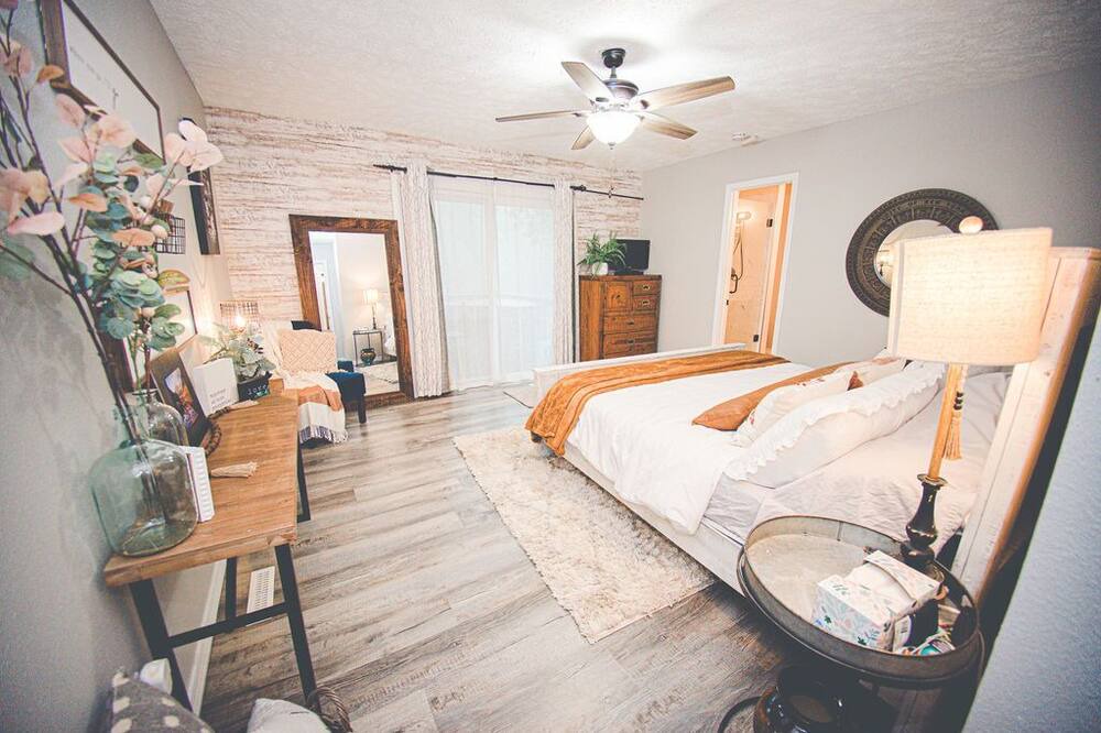 Photo of Bedroom in Branson West