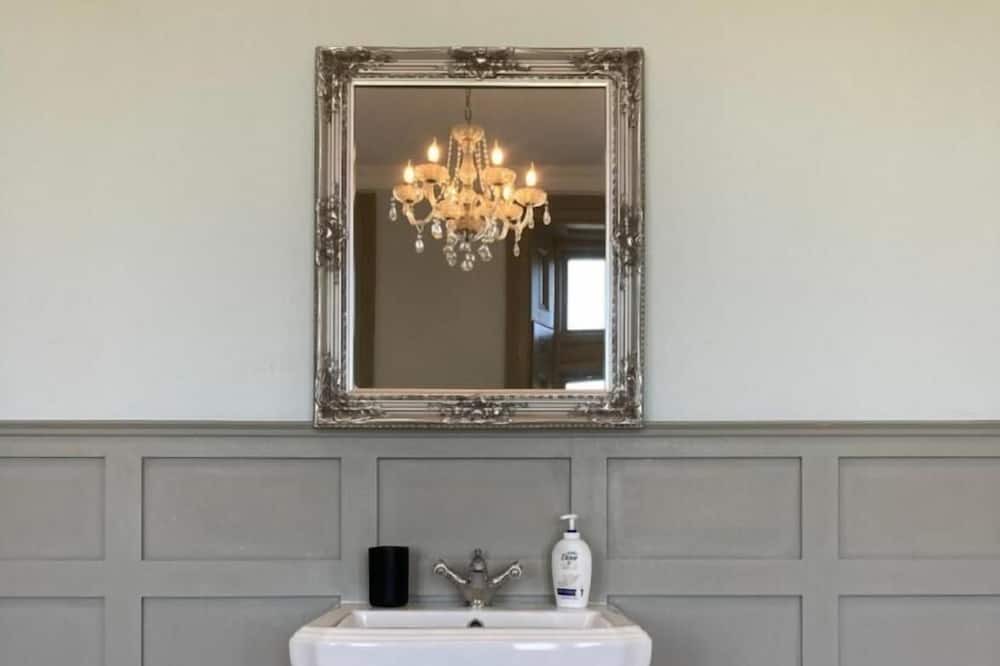 Photo of Bathroom in Trawscoed