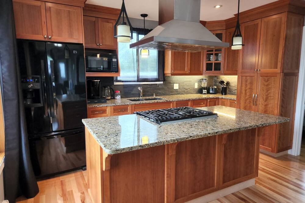 Photo of Kitchen in Front of Yonge
