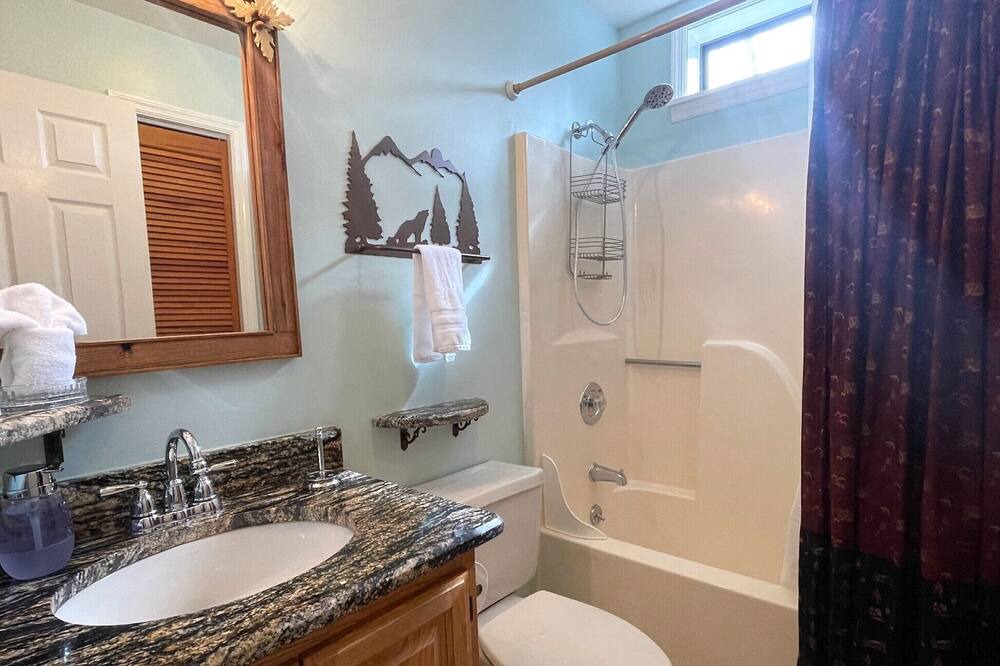 Photo of Bathroom in Unaka