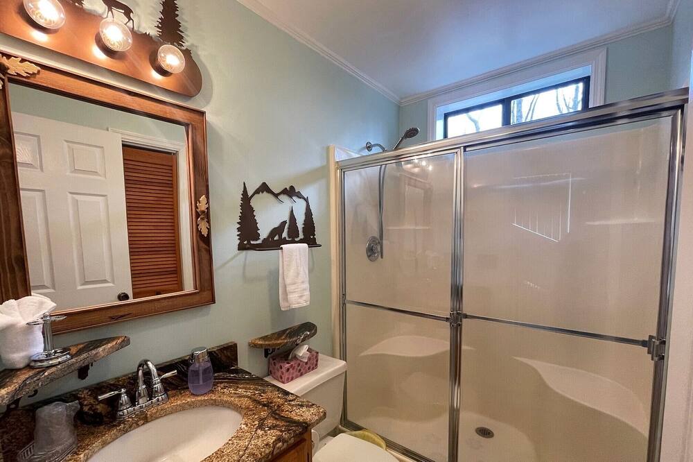 Photo of Bathroom in Unaka