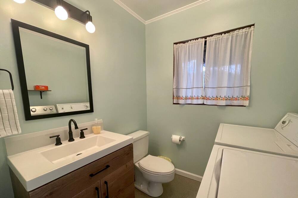 Photo of Bathroom in Unaka