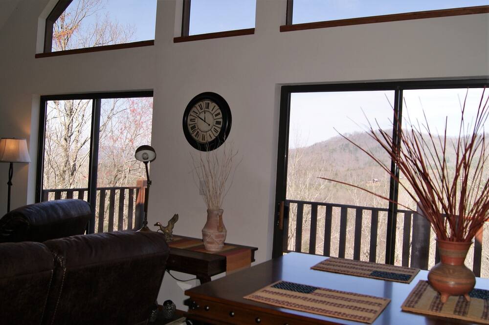 Photo of Livingroom in Upper Peachtree