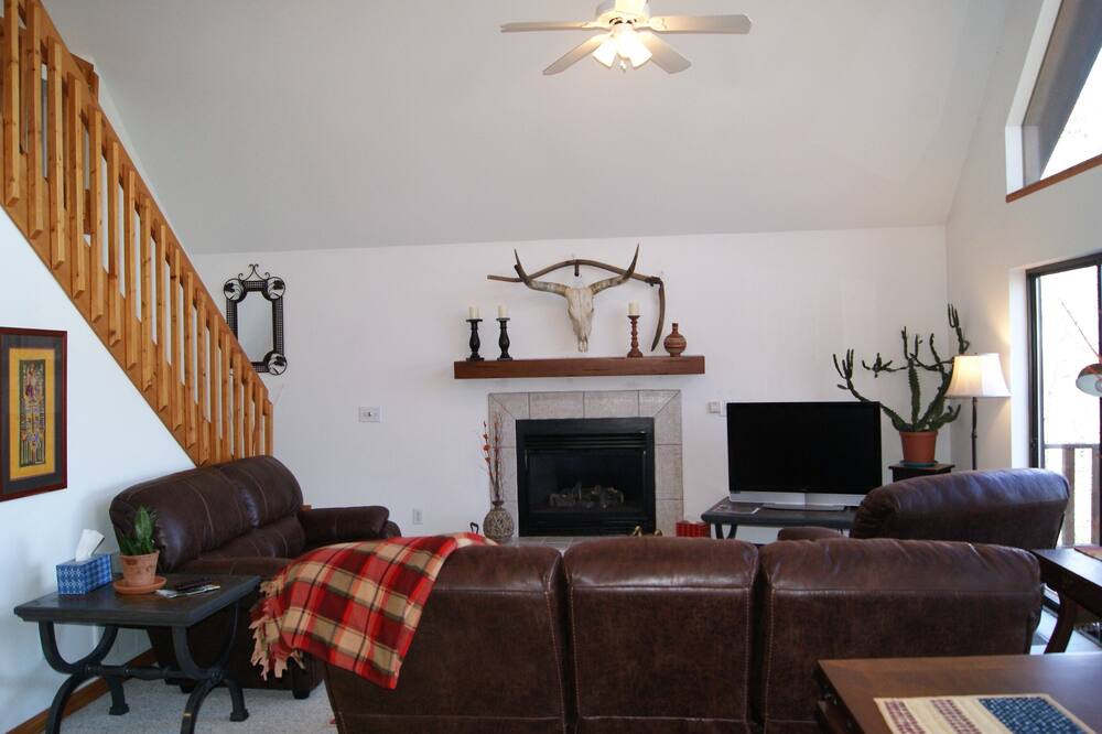 Photo of Livingroom in Upper Peachtree