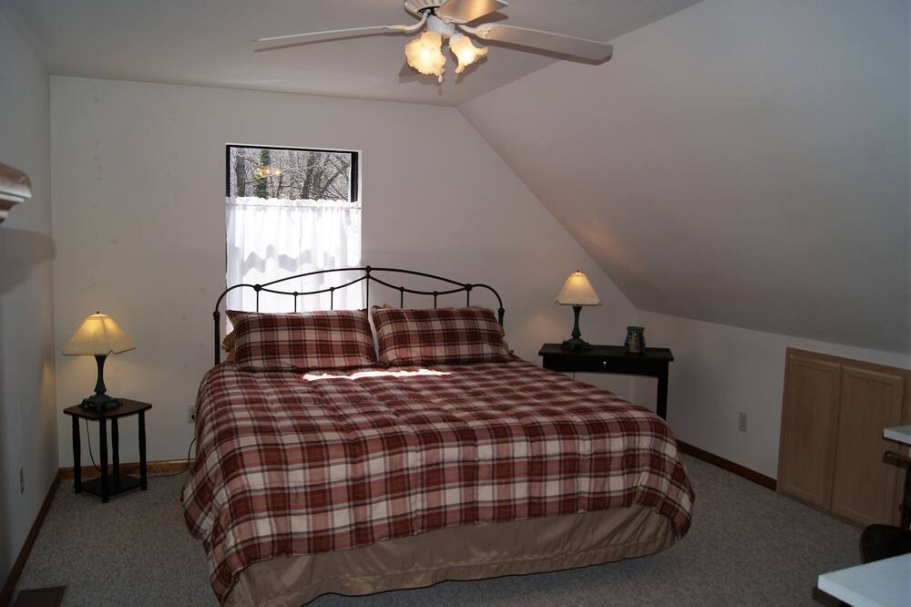 Photo of Bedroom in Upper Peachtree