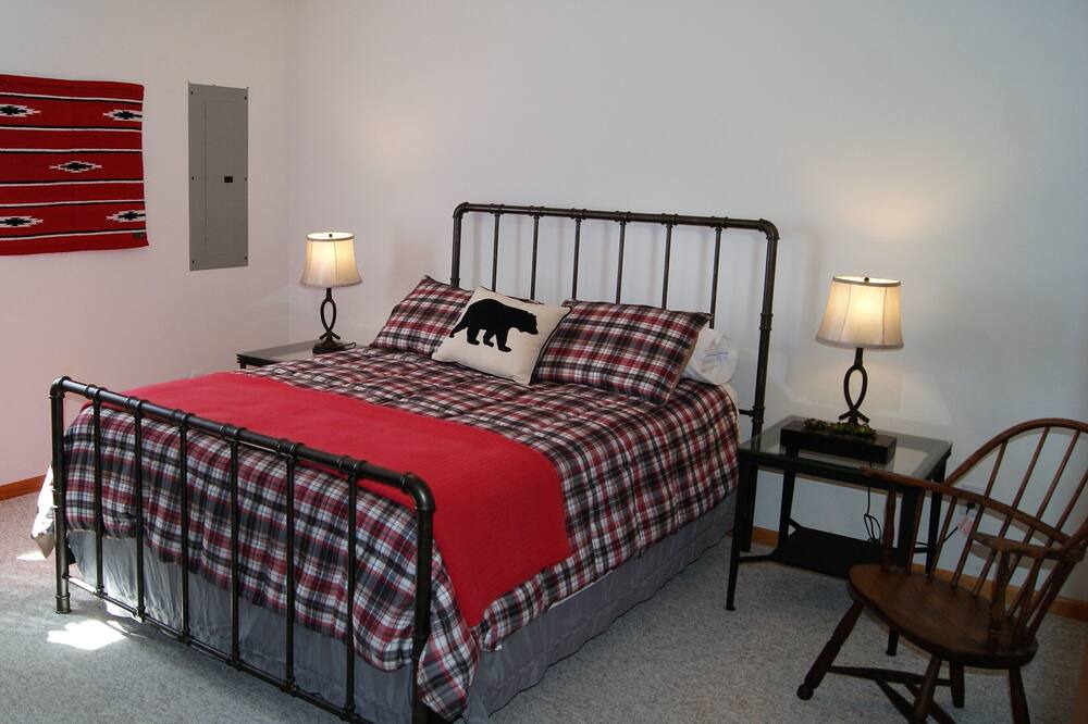 Photo of Bedroom in Upper Peachtree