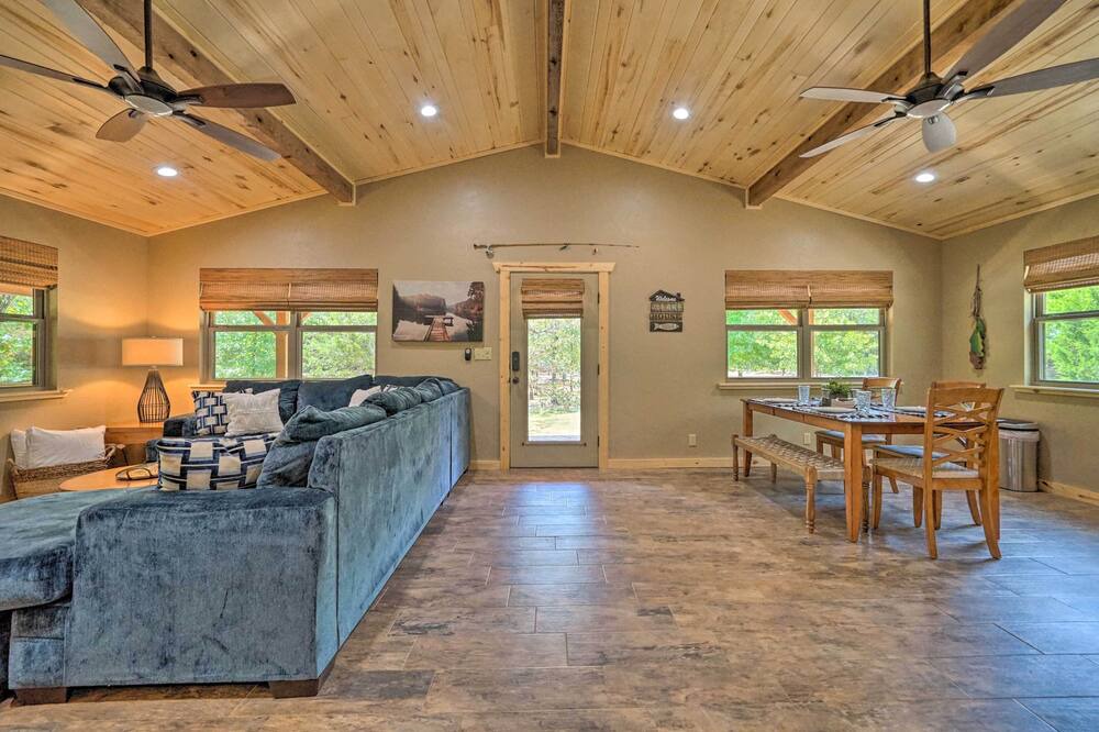 Photo of Livingroom in Clayton