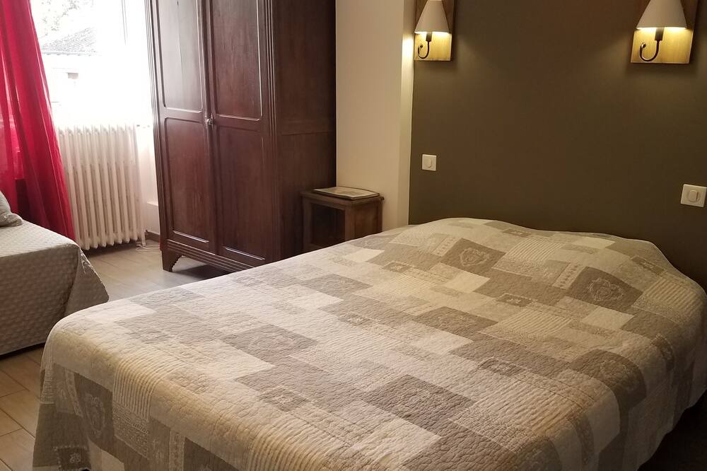 Photo of Bedroom in Desertines