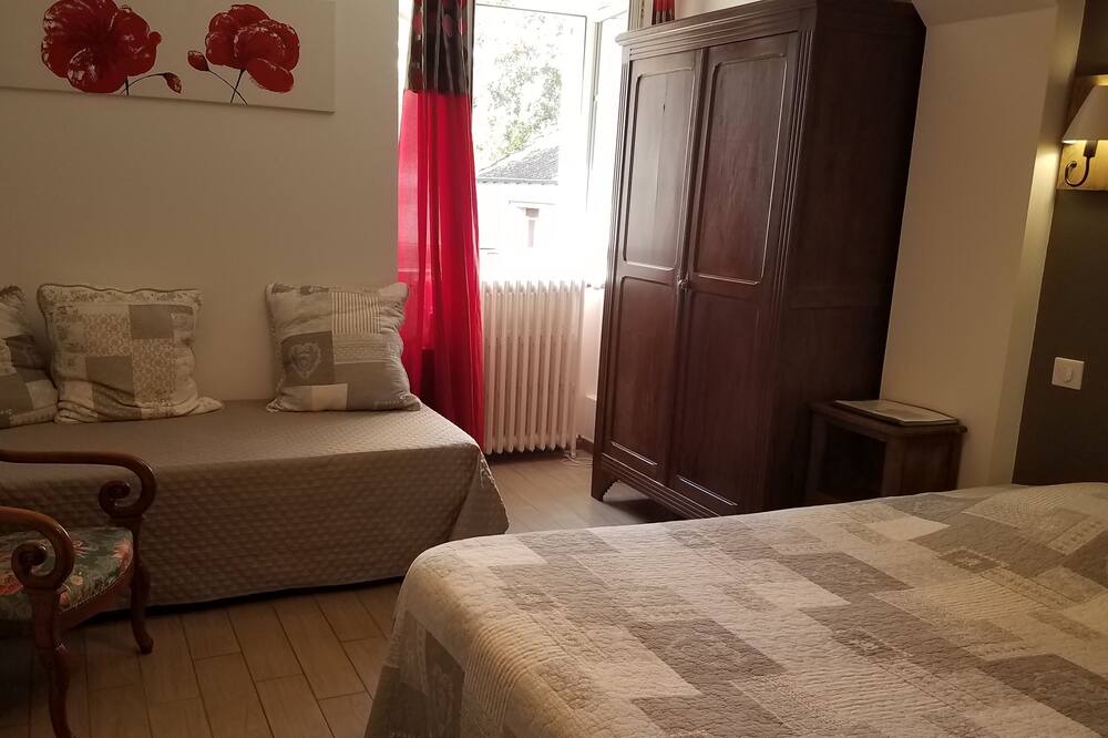 Photo of Bedroom in Desertines