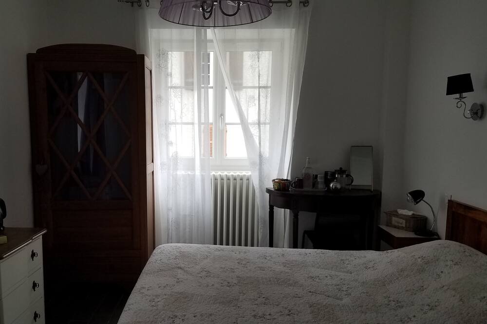 Photo of Bedroom in Desertines
