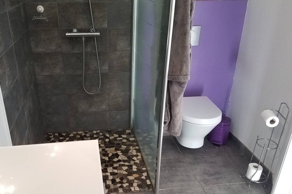 Photo of Bathroom in Desertines