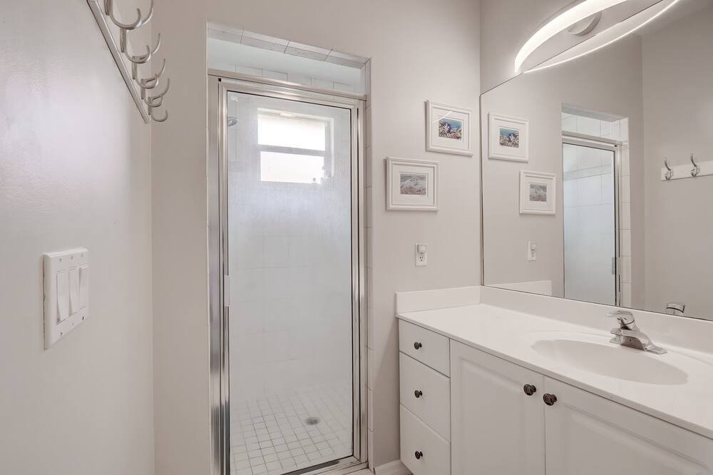 Photo of Bathroom in Golden Gate