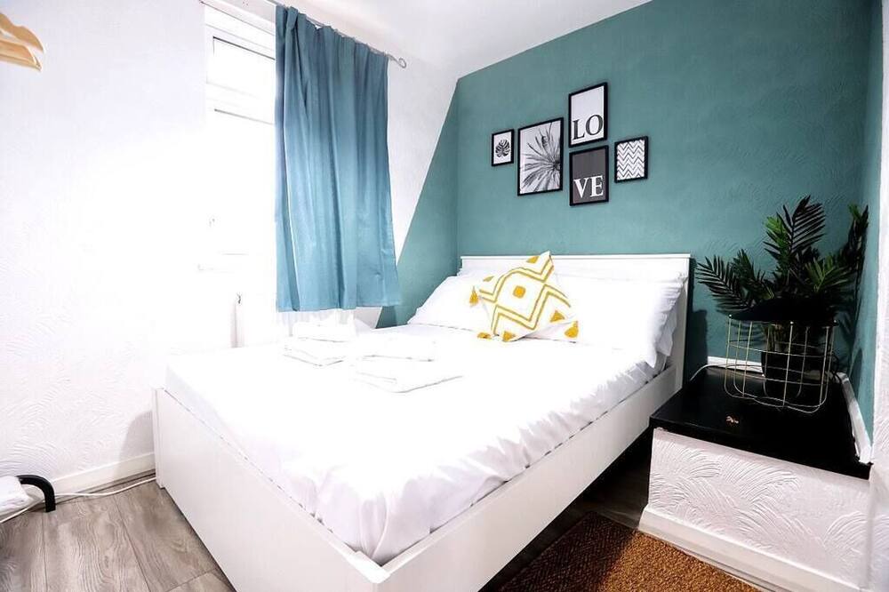 Photo of Bedroom in Cradley