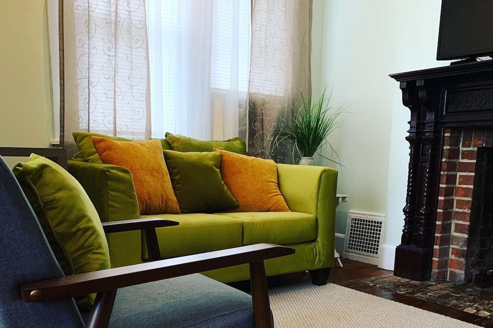 Photo of Livingroom in Harveys Lake