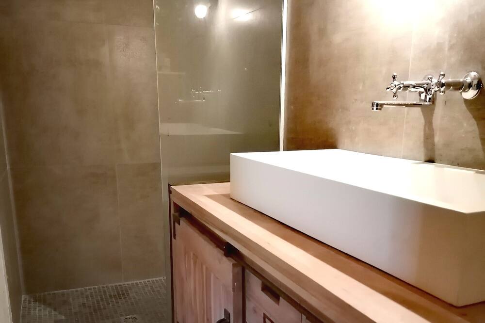 Photo of Bathroom in Belmont-sur-Buttant
