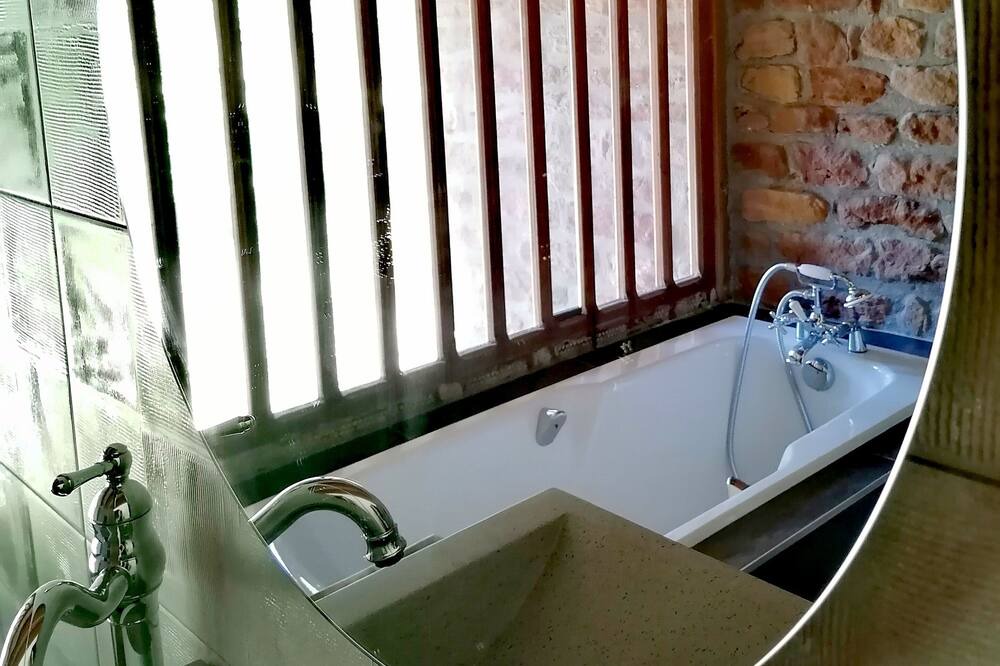 Photo of Bathroom in Belmont-sur-Buttant
