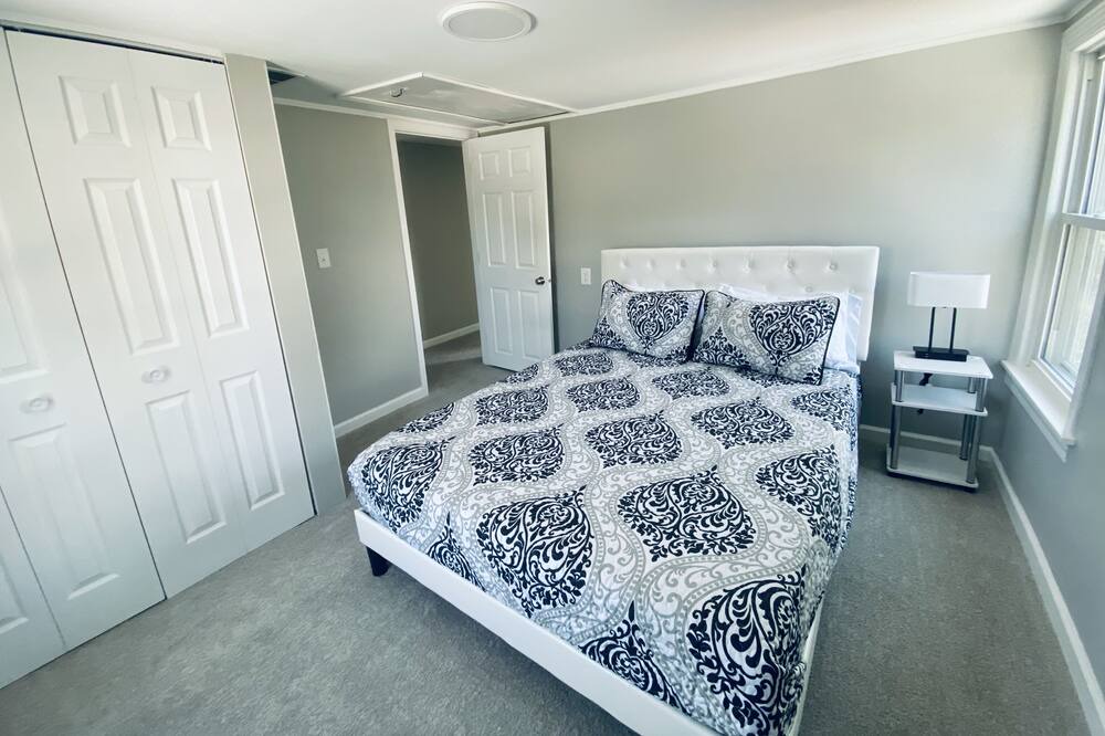 Photo of Bedroom in Wood Dale