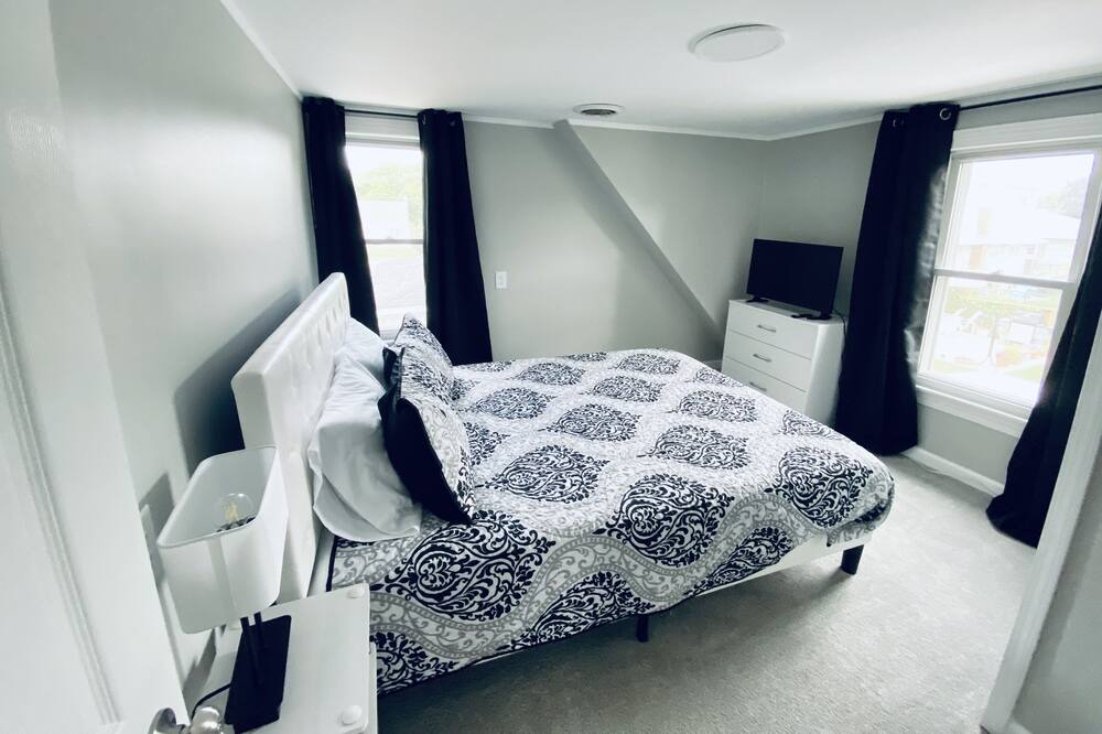 Photo of Bedroom in Wood Dale