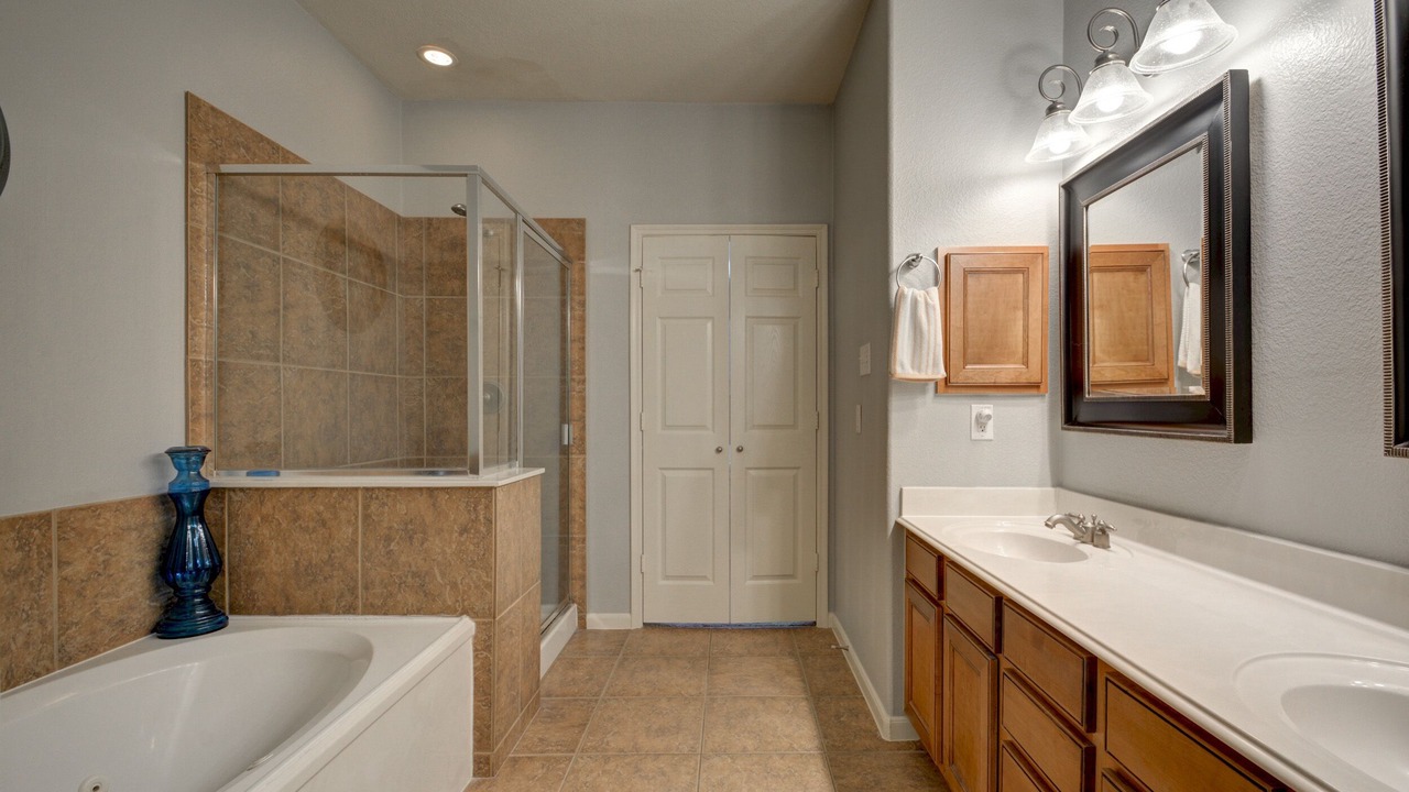 Photo of Bathroom in Alden Bridge