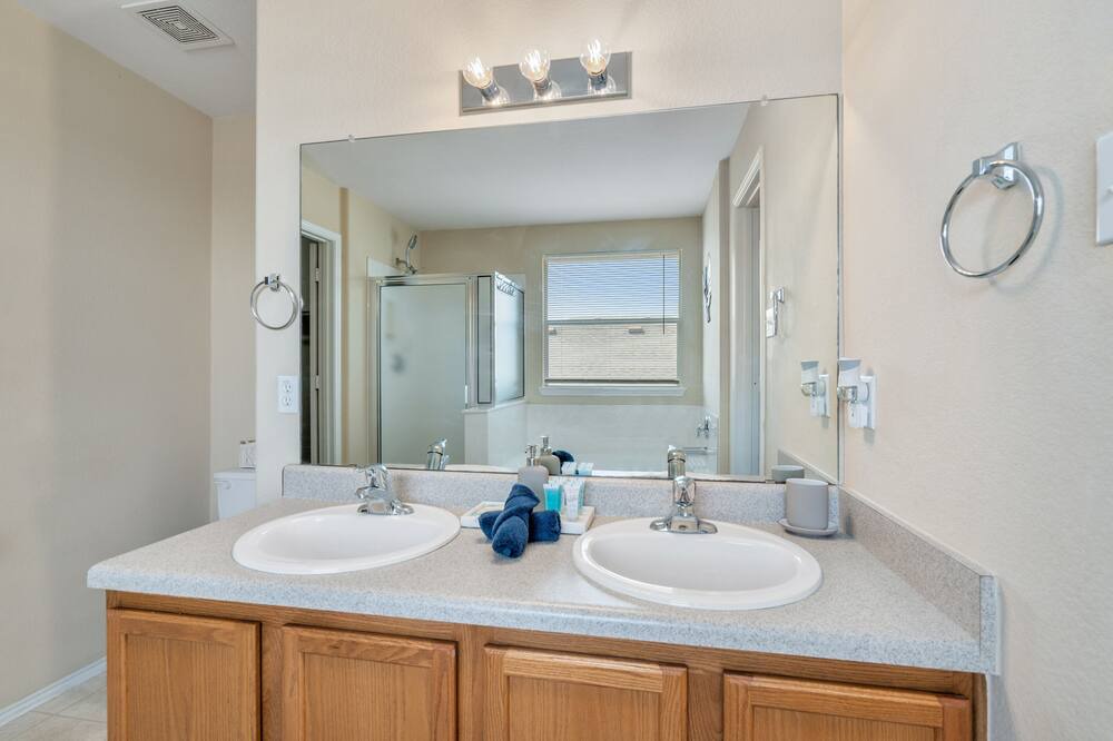 Photo of Bathroom in Manor