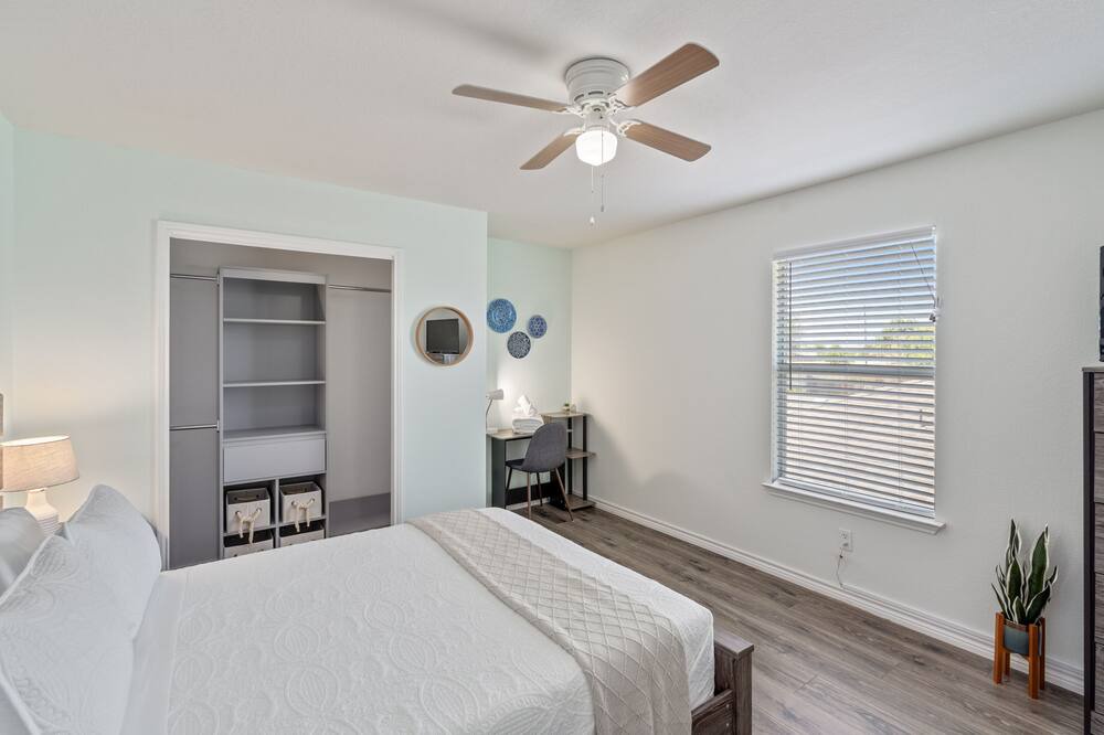 Photo of Bedroom in Manor