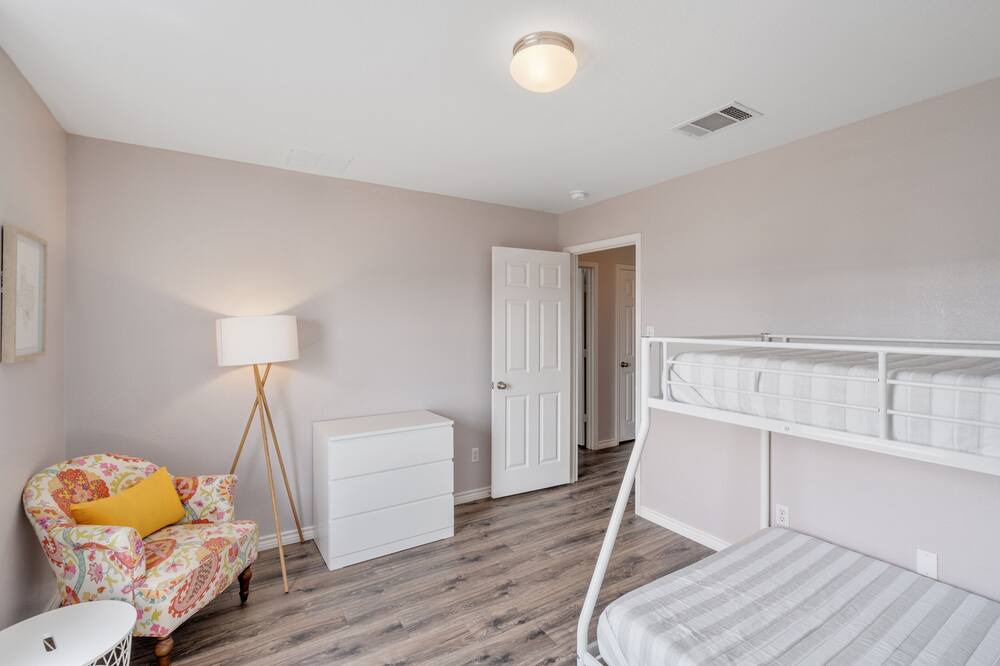 Photo of Bedroom in Manor
