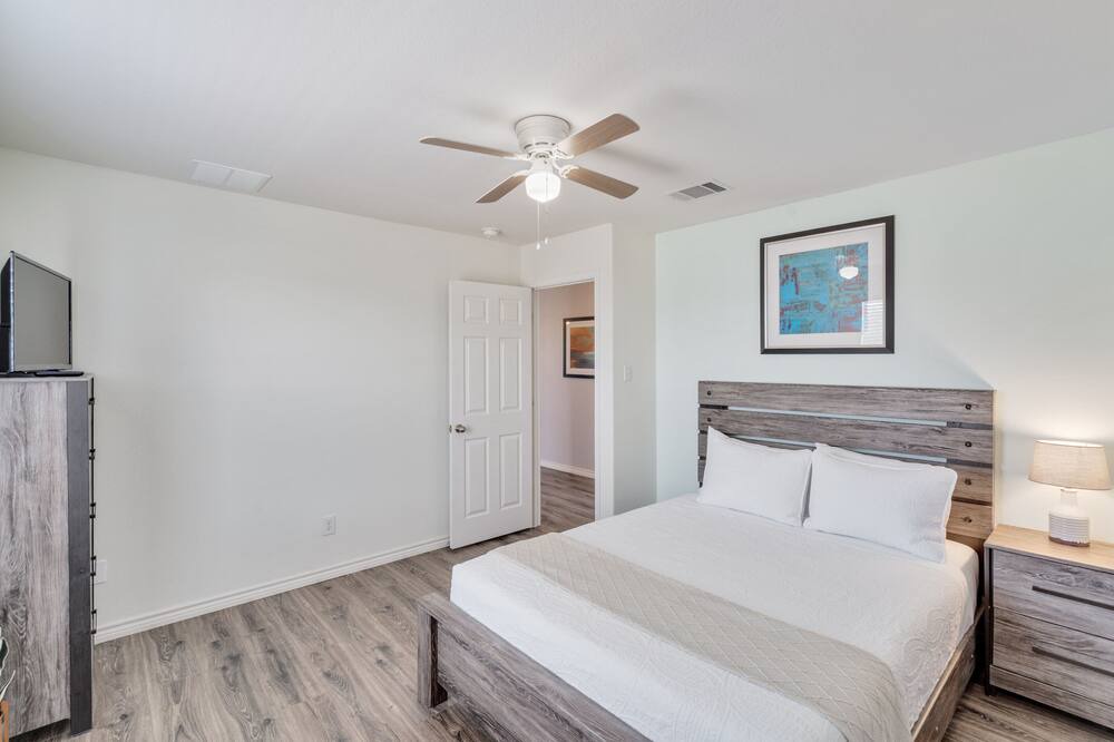 Photo of Bedroom in Manor