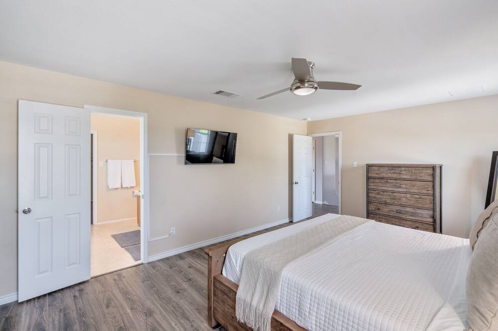 Photo of Bedroom in Manor