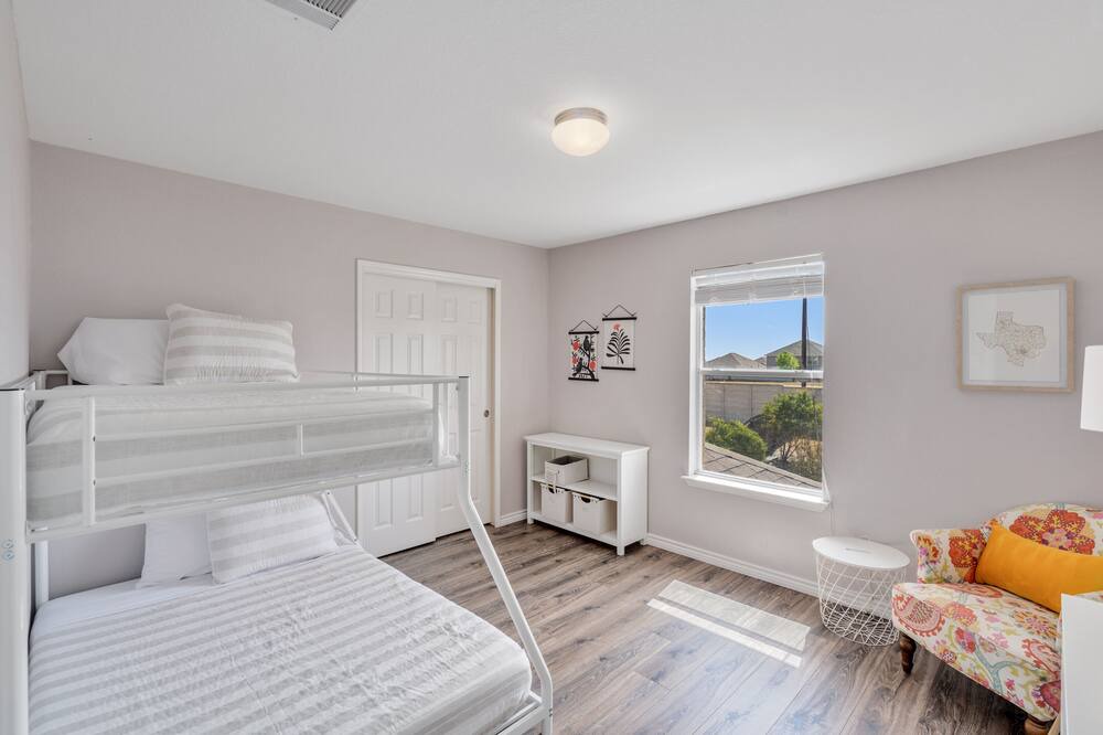 Photo of Bedroom in Manor