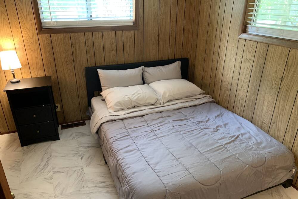 Photo of Bedroom in Caseville