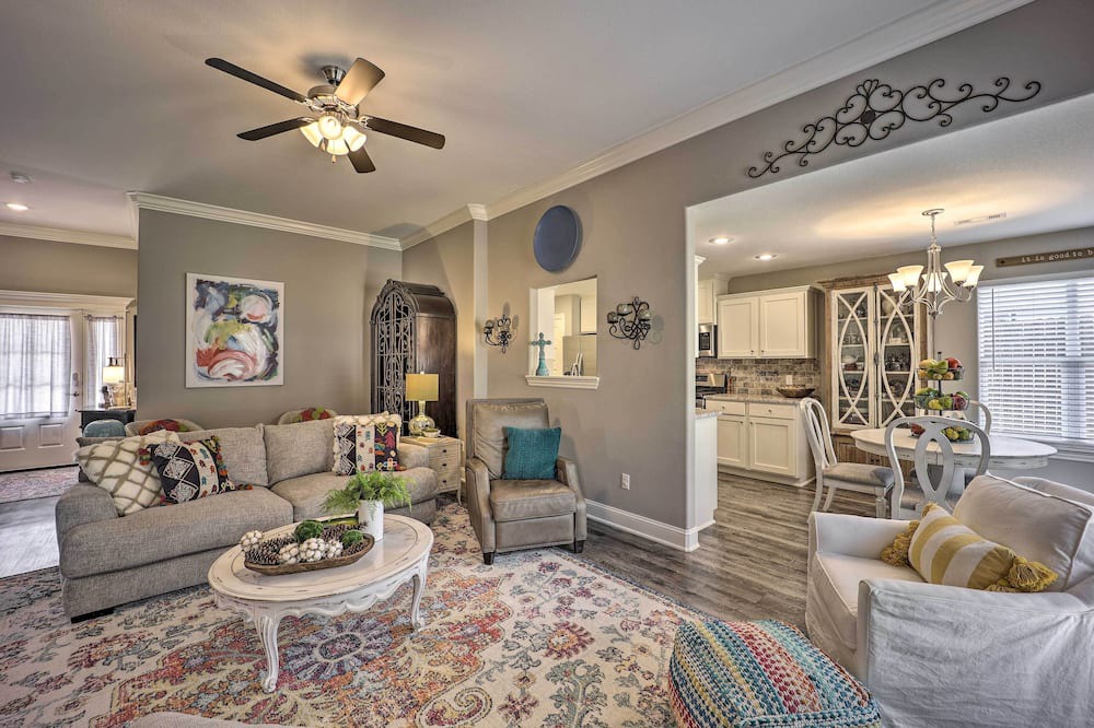 Photo of Livingroom in Elkins