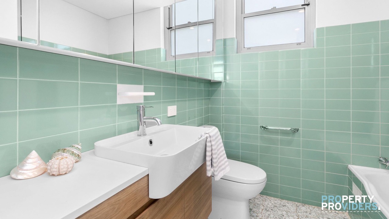 Photo of Others in Fairlight