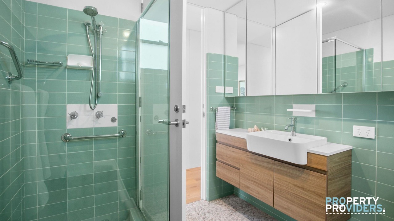 Photo of Others in Fairlight