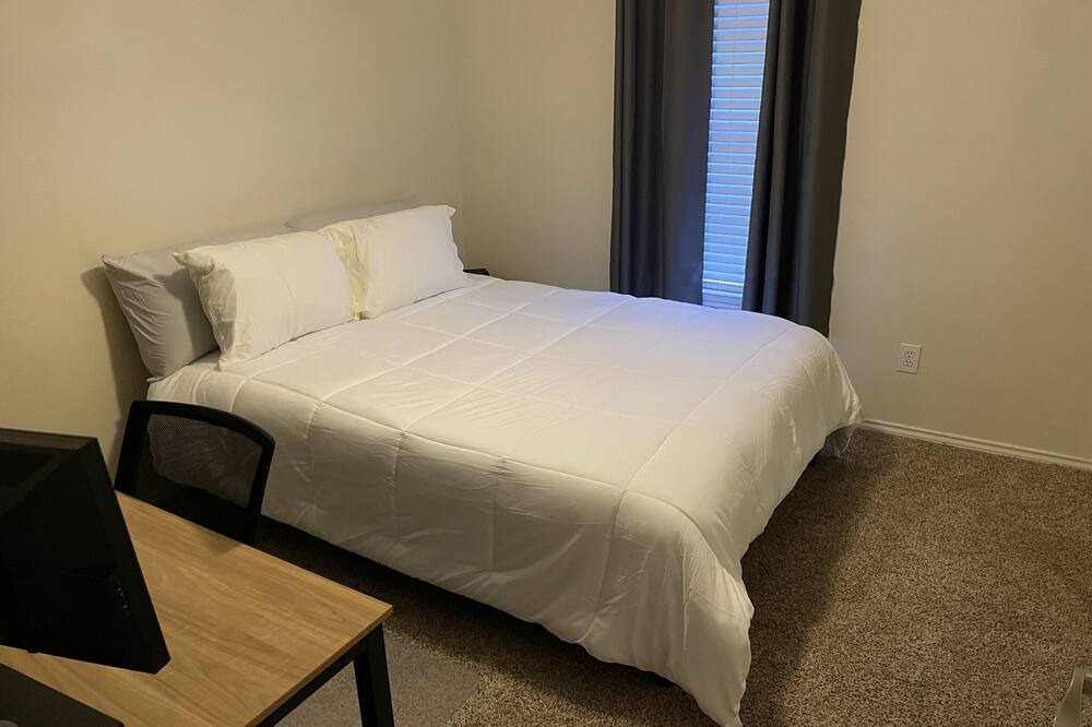 Photo of Bedroom in Lake Dallas