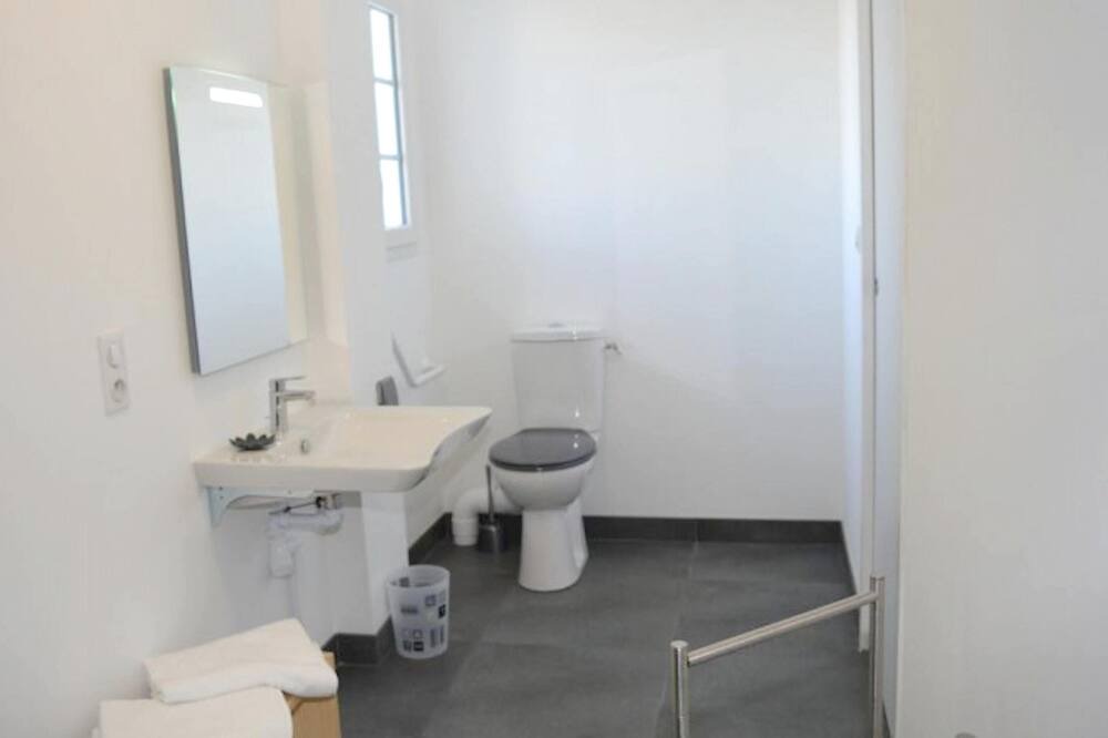 Photo of Bathroom in Saint-Epain