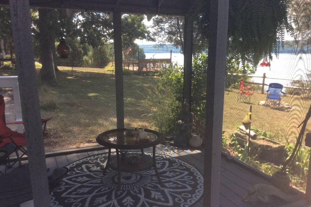 Photo of Patio Balcony in Town of Owasco