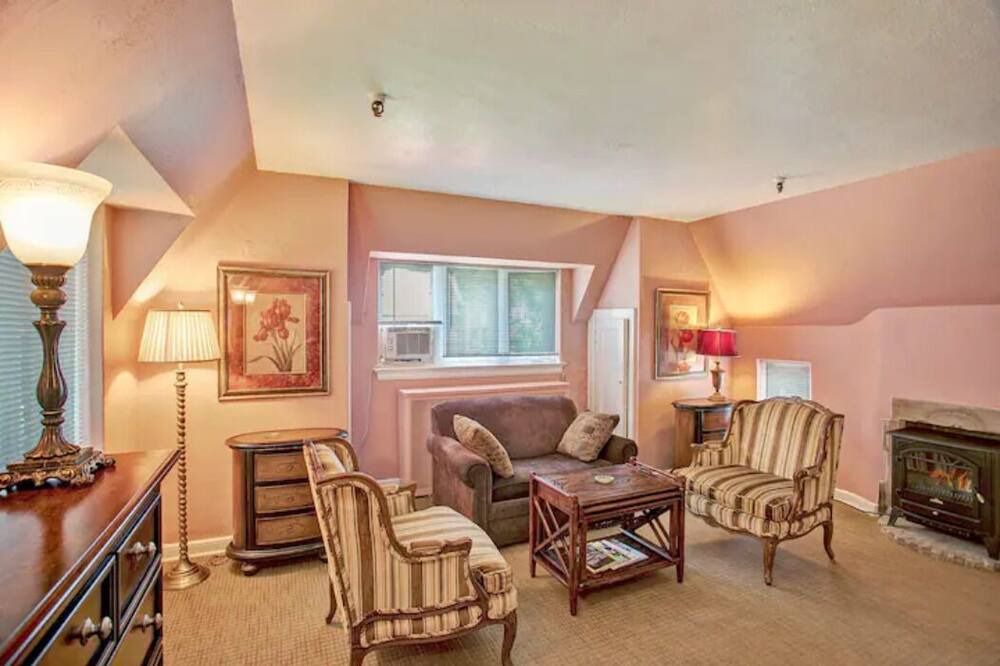 Photo of Bedroom in Jamestown