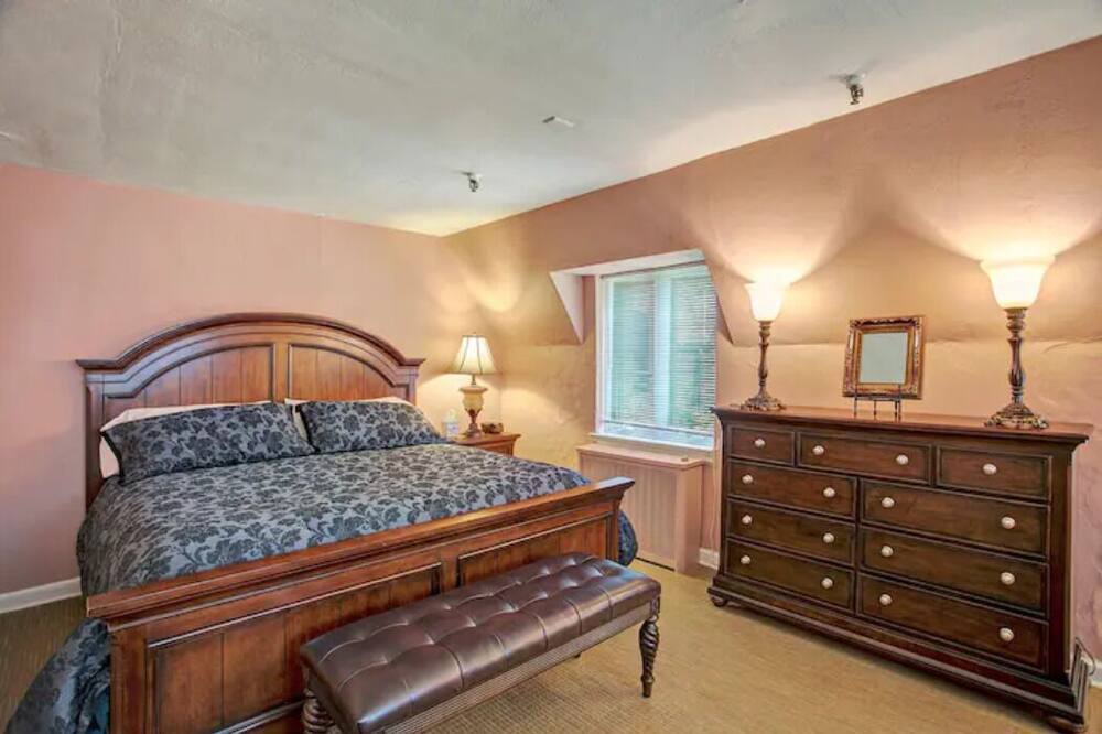 Photo of Bedroom in Jamestown