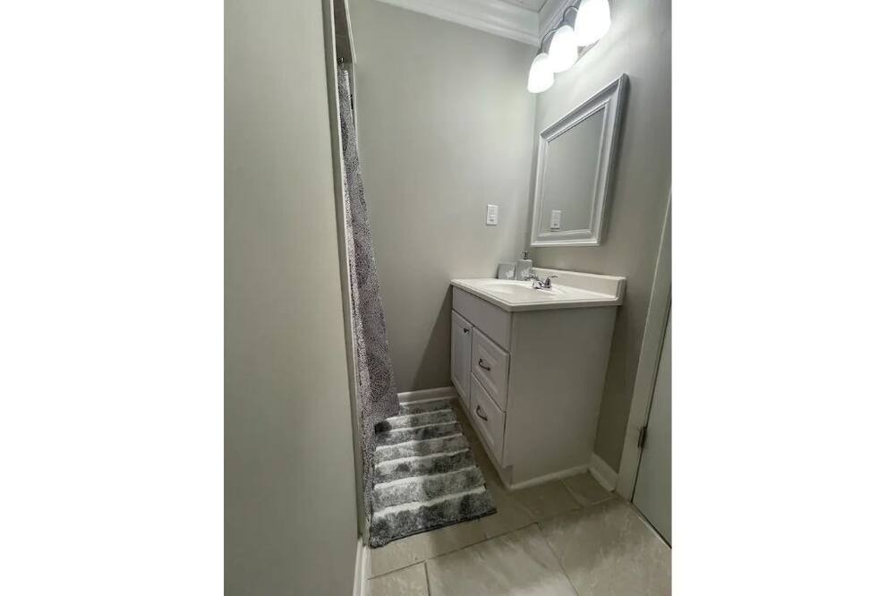 Photo of Bathroom in Hinesville